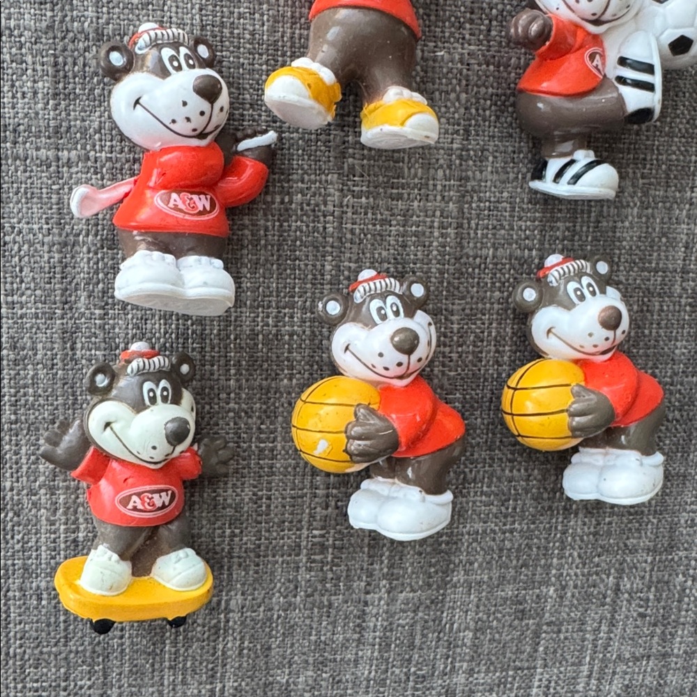 6 A&W Bear Sports Figurines - Picture 3 of 4